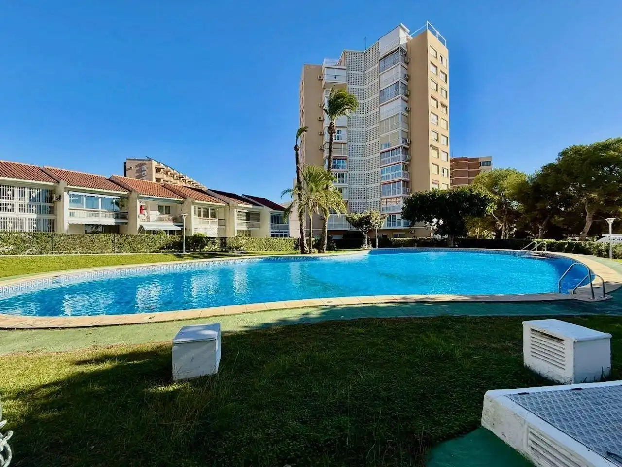 Piscina de Apartament en venda en Benidorm amb Terrassa i Piscina comunitària