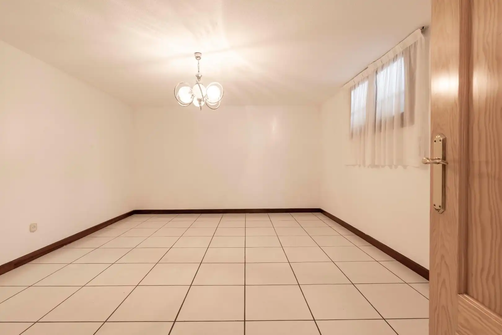 Casa aparellada amb piscina en venda a Avenida Europa, imagen 62