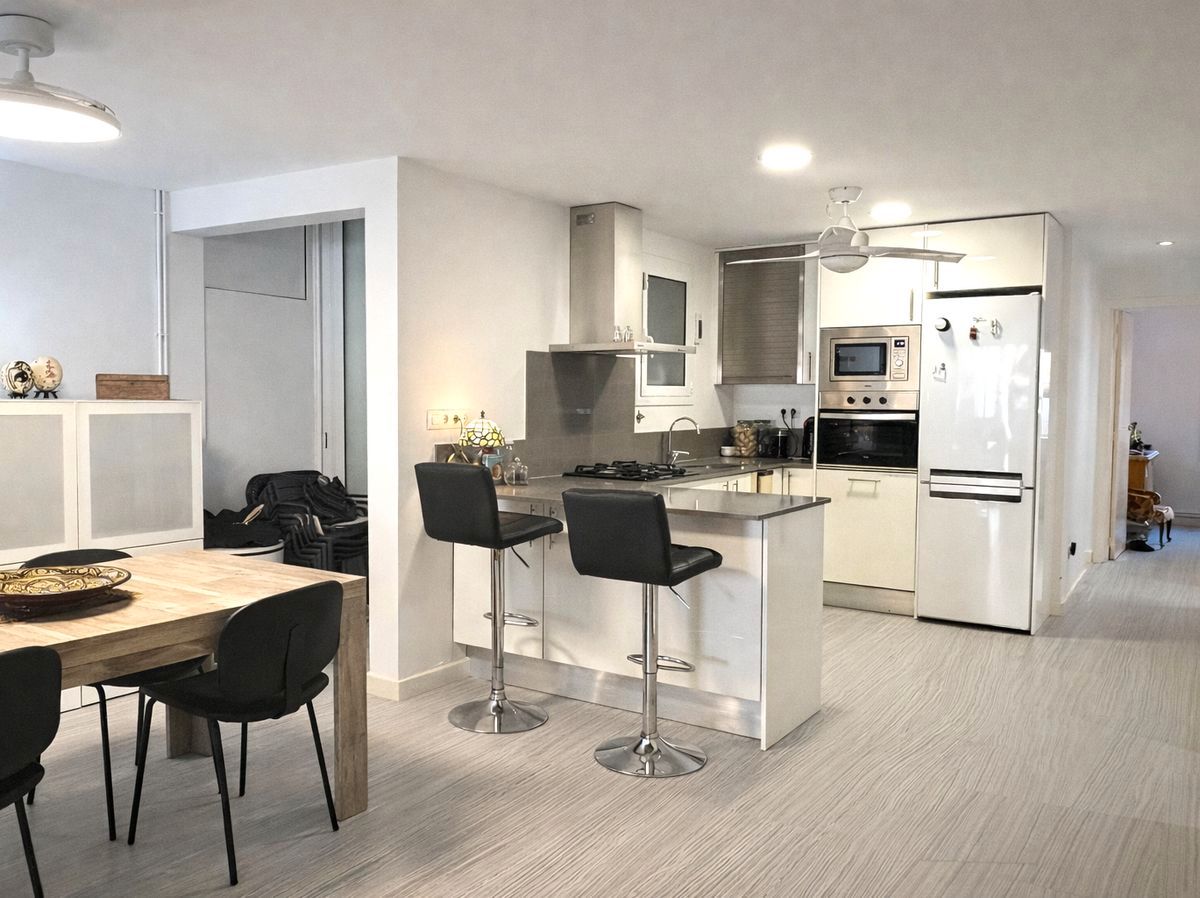 Kitchen of Planta baja for sale in Vilanova i la Geltrú  with Heating, Terrace and Oven