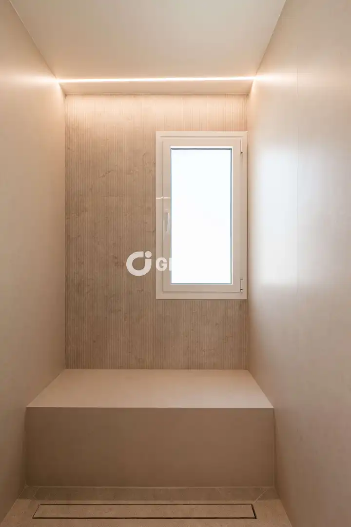 Baño de Dúplex en venta en Madrid con Calefacción y Balcón