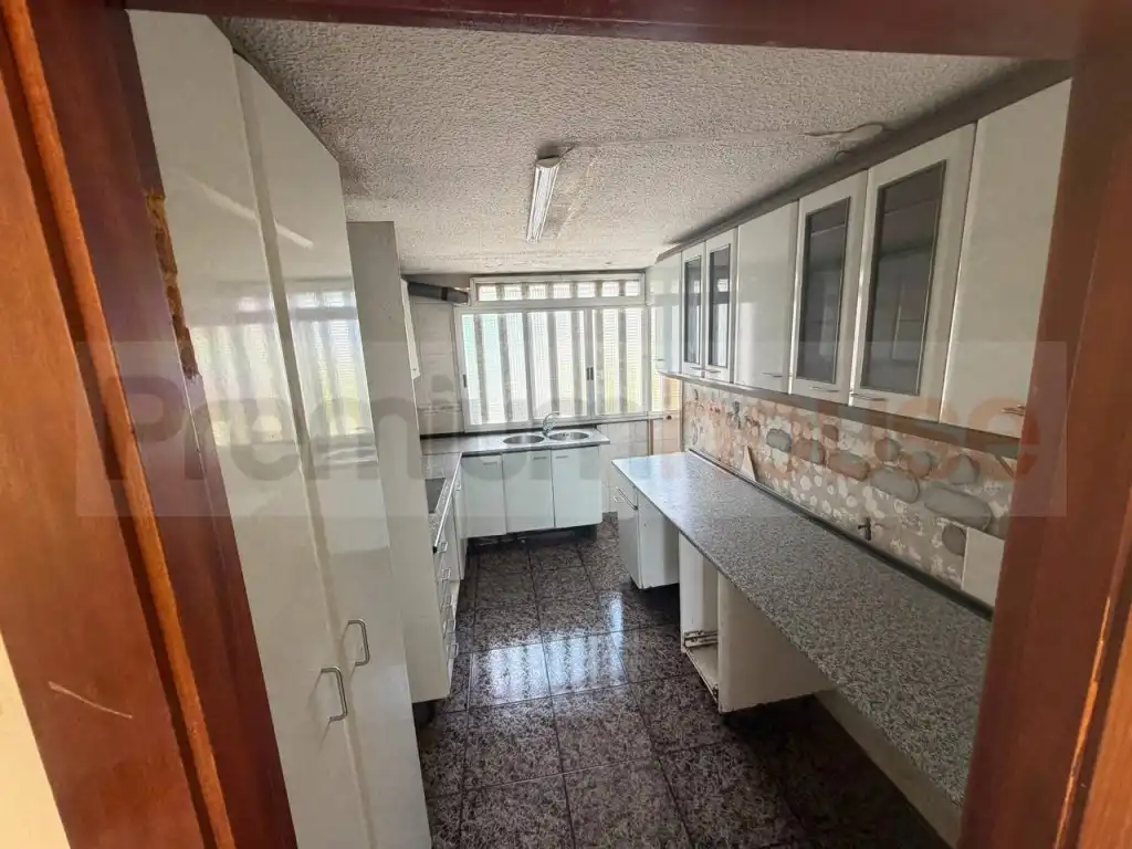 Cocina de Piso en venta en L'Hospitalet de Llobregat
