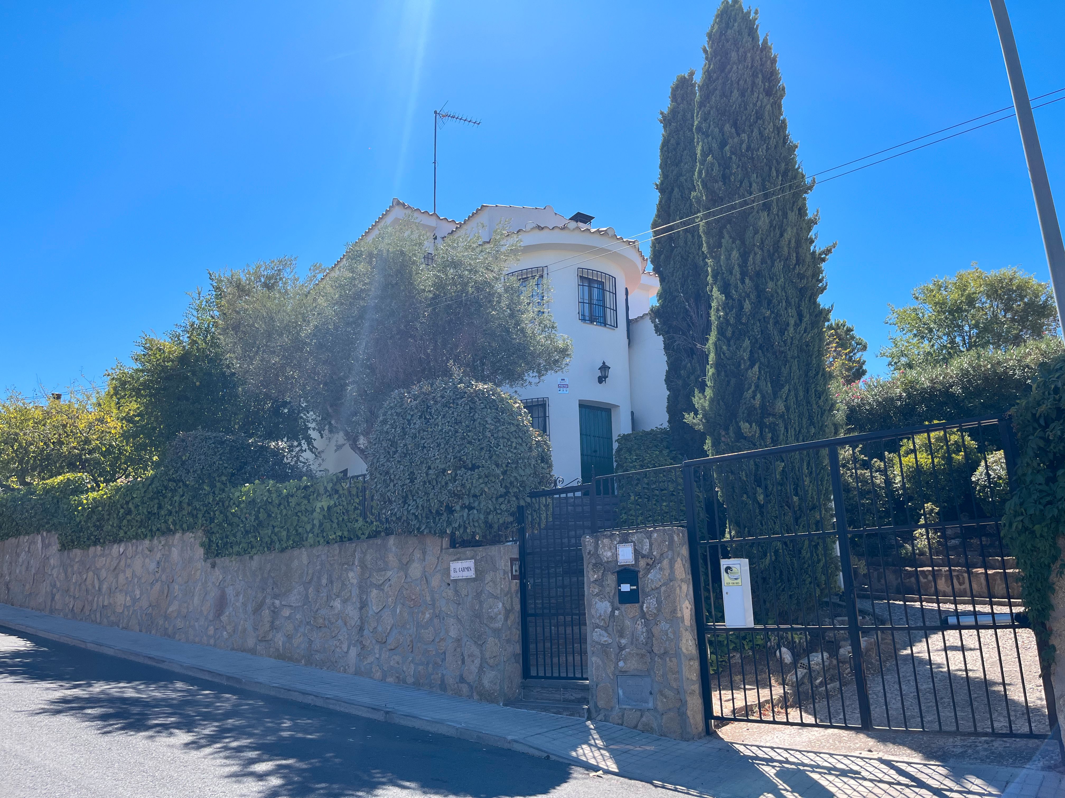 Exterior view of House or chalet for sale in Olías del Rey  with Air Conditioner, Heating and Private garden