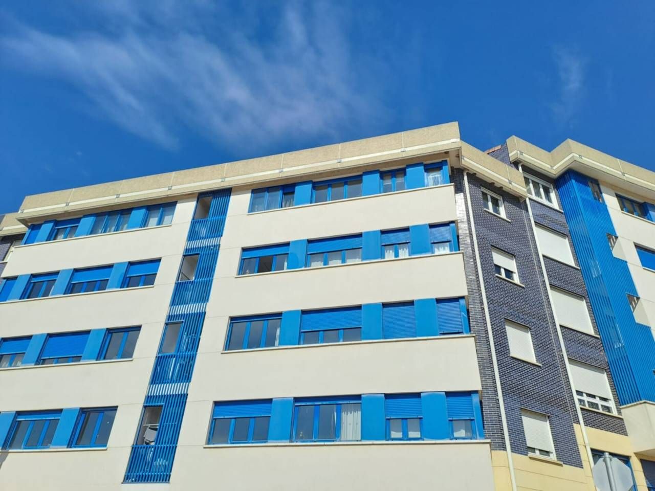 Vista exterior de Piso en venta en Burgos Capital con Calefacción, Parquet y Trastero