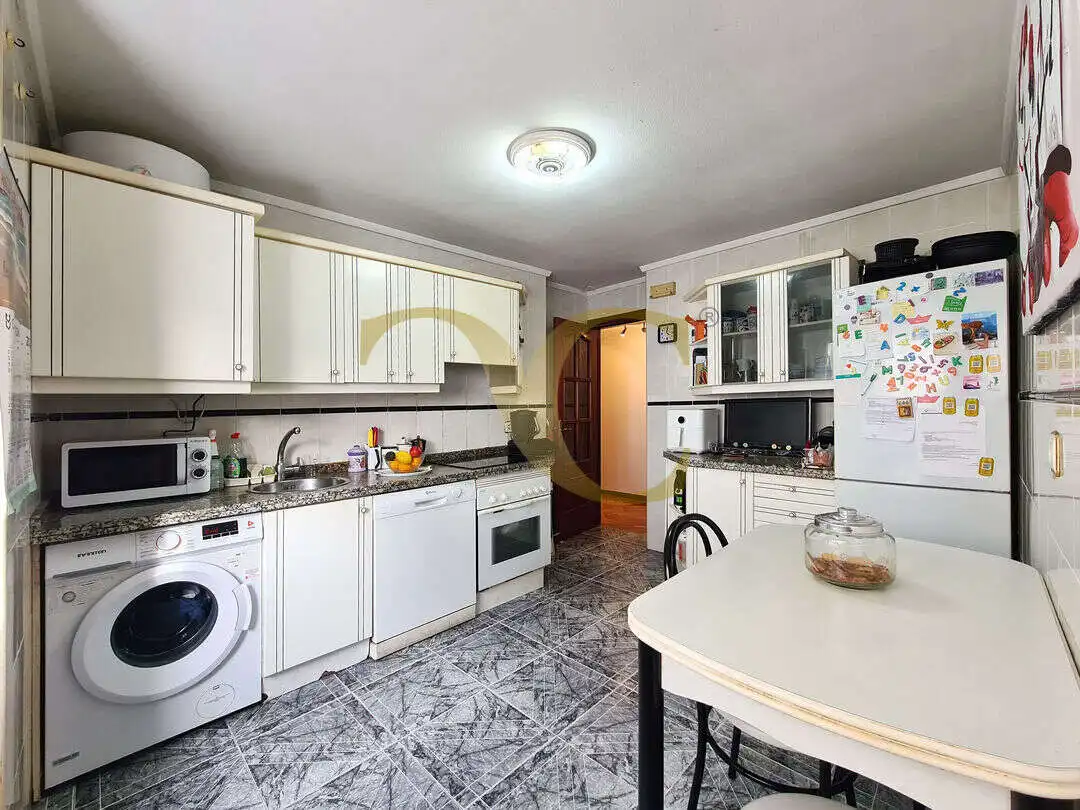 Cocina de Piso en venta en Gijón  con Calefacción
