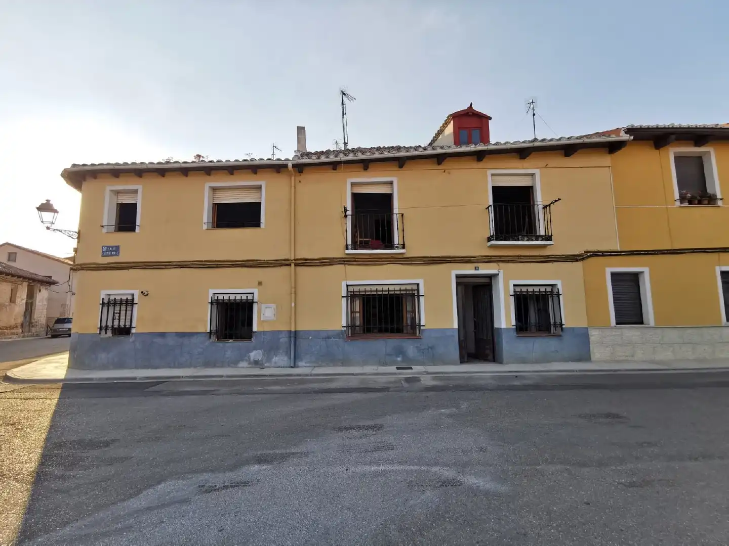 Vista exterior de Casa o xalet en venda en Dueñas amb Calefacció i Moblat