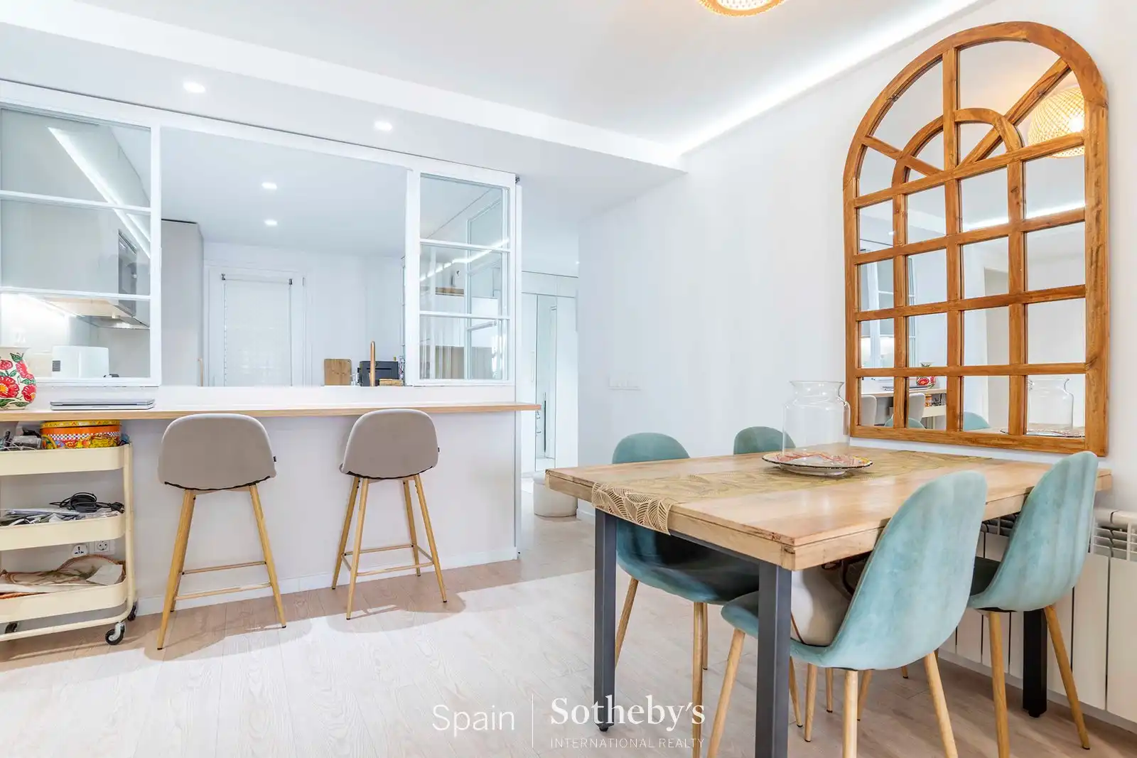 Menjador de Apartament en venda en Madrid amb Aire condicionat, Calefacció i Terrassa