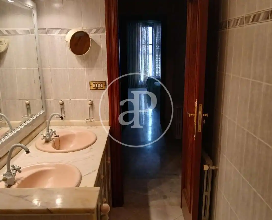 Badezimmer von Einfamilien-Reihenhaus zum Verkauf in Castellón de la Plana / Castelló de la Plana mit Heizung, Terrasse und Abstellraum
