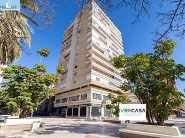Pis amb ascensor en venda a Avenida de Andalucía
