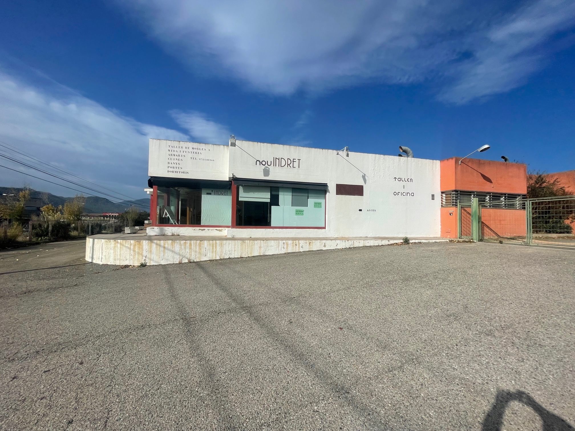 Vista exterior de Nau industrial en venda en Vic amb Calefacció