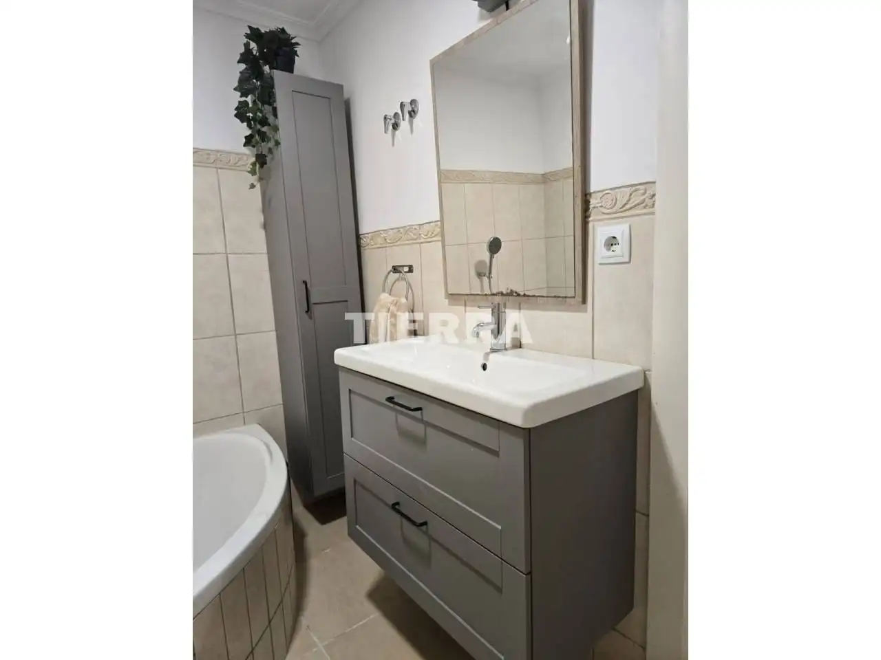 Badezimmer von Wohnung zur Miete in Murcia mit Klimaanlage, Privatgarten und Terrasse