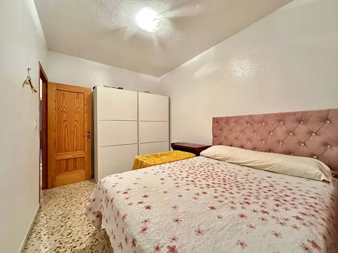 Schlafzimmer von Einfamilien-Reihenhaus zum Verkauf in El Ejido mit Klimaanlage, Heizung und Privatgarten