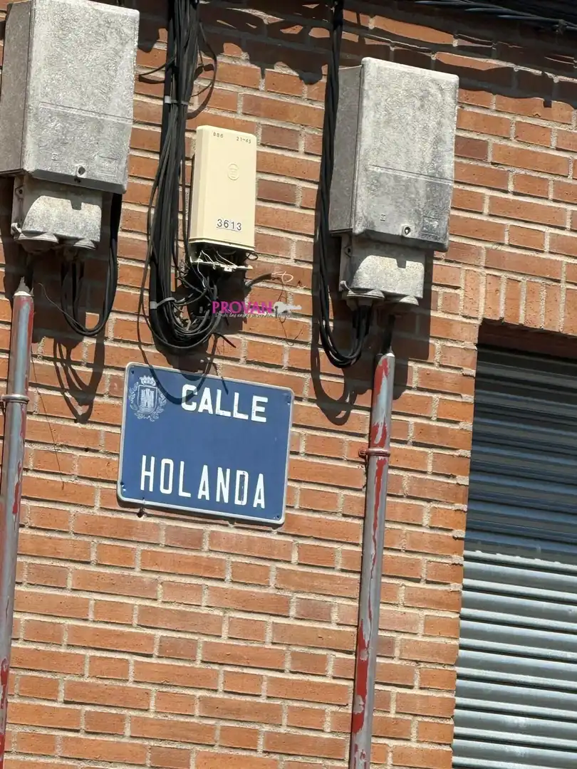 Vista exterior de Nave industrial en venta en Alcalá de Henares