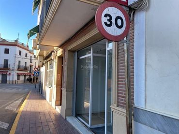 Local comercial de lloguer a Calle Miguel Hernández 1