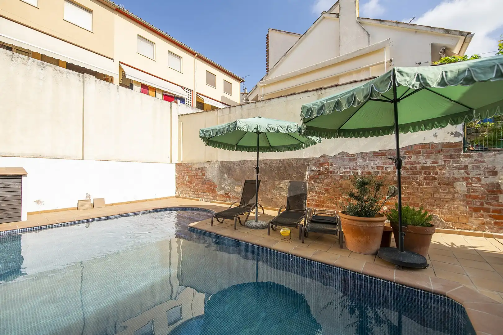 Piscina de Casa adosada en venta en Sant Julià de Ramis con Aire acondicionado, Calefacción y Terraza
