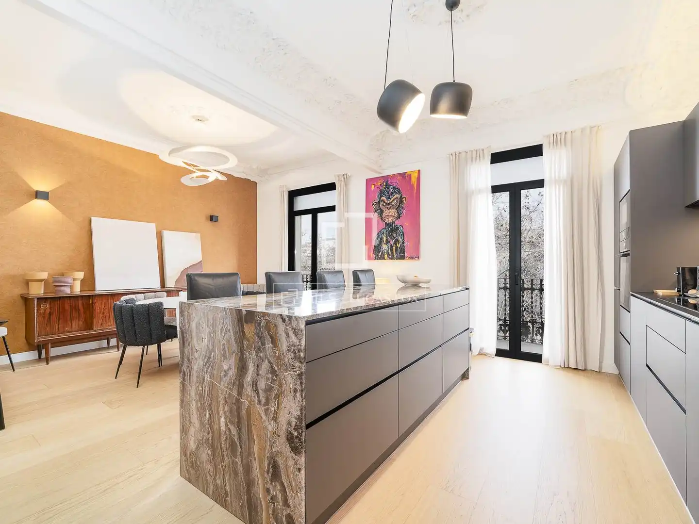 Wohnung zum Verkauf in Barcelona mit Klimaanlage, Terrasse und Balkon