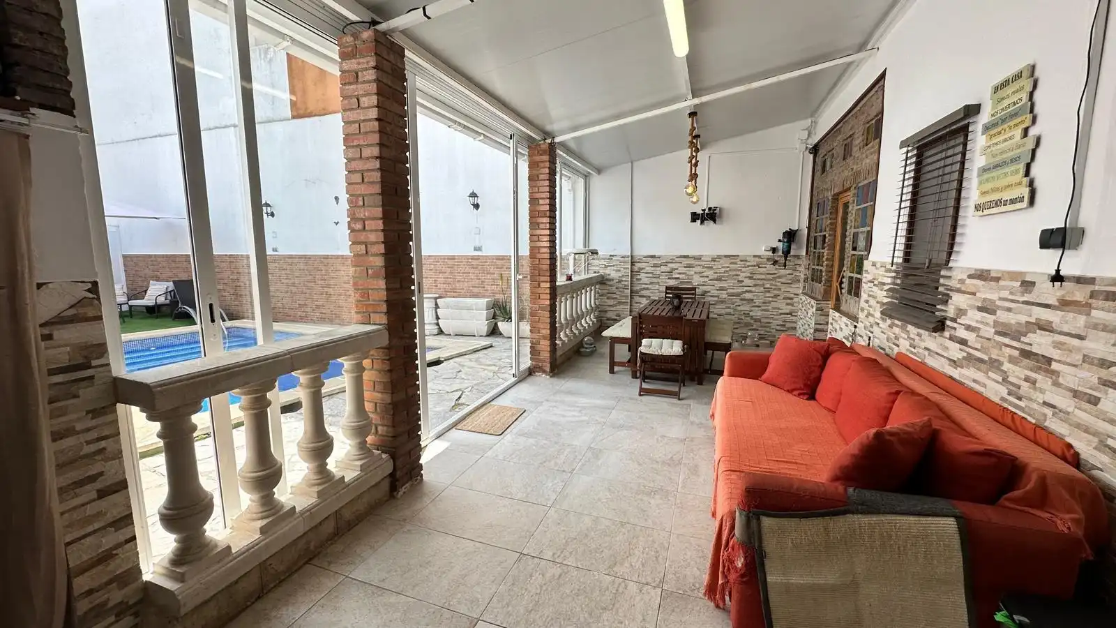 Casa adosada en venda en La Línea de la Concepción amb Piscina