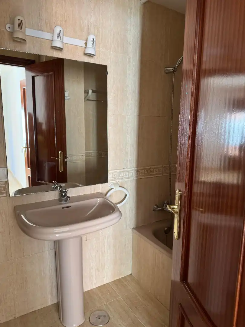 Baño de Piso en venta en Alcázar de San Juan con Calefacción, Horno y Lavadora