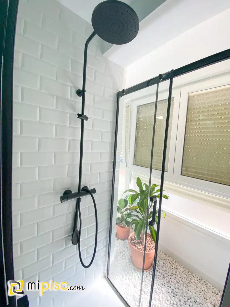 Badezimmer von Wohnung zum Verkauf in Laredo mit Terrasse und Möbliert