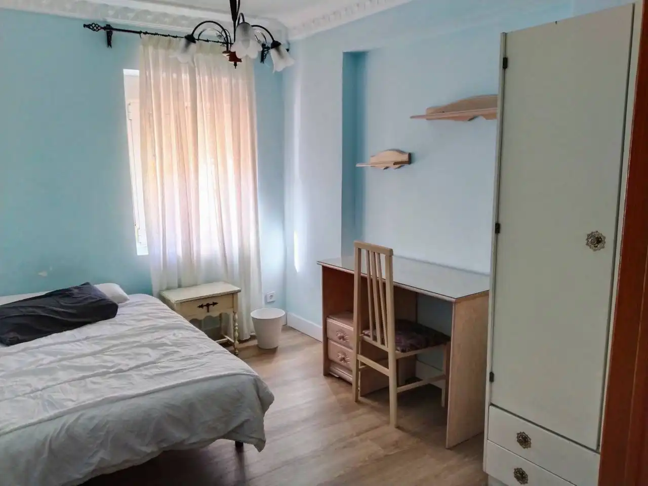 Bedroom of Flat for rent in Burgos  with Heating, Terrace and Furnished