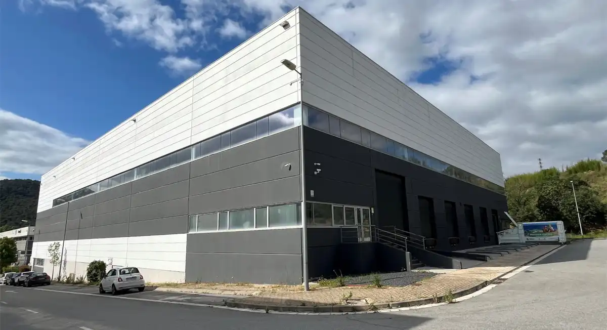 Außenansicht von Fabrikhallen zur Miete in Llinars del Vallès