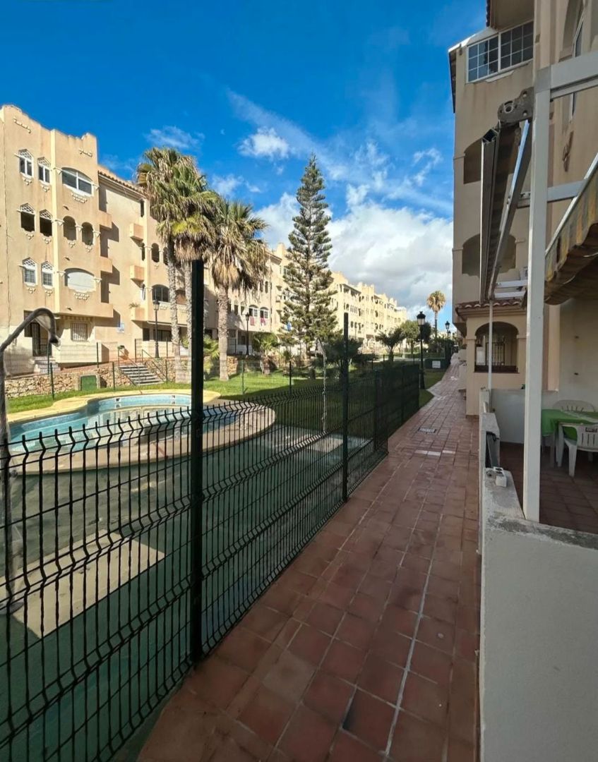 Vista exterior de Pis en venda en  Almería Capital amb Terrassa i Piscina comunitària