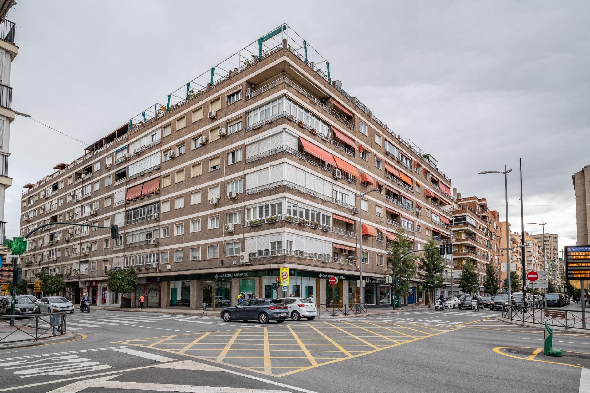 Vista exterior de Pis en venda en  Granada Capital amb Calefacció, Traster i Balcó