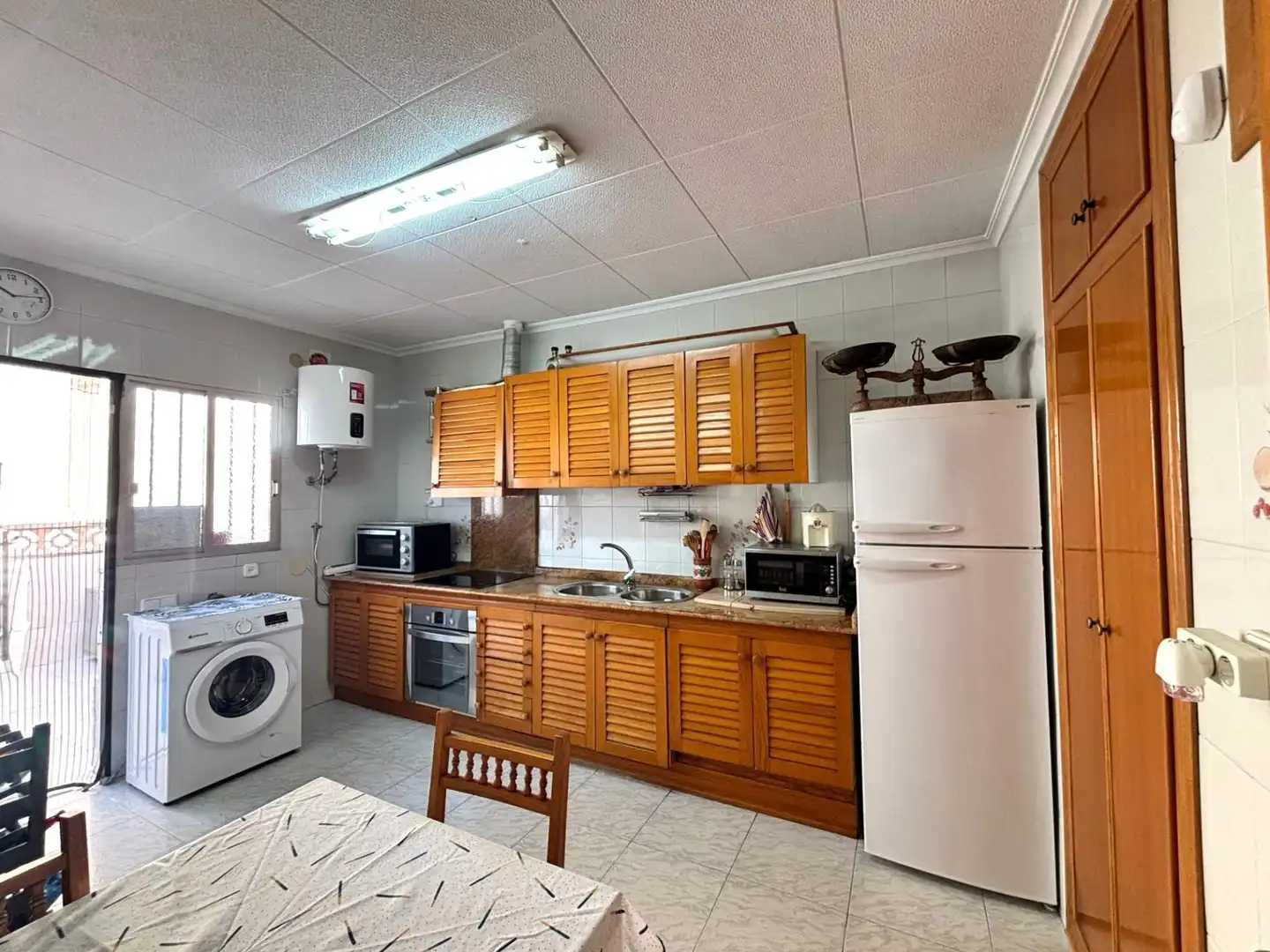 Küche von Einfamilien-Reihenhaus zum Verkauf in Los Alcázares mit Klimaanlage und Privatgarten