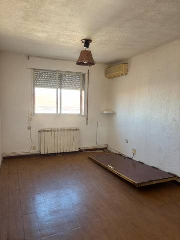 Piso en Venta en Calle de Nuestra Señora del Villar en Ventas