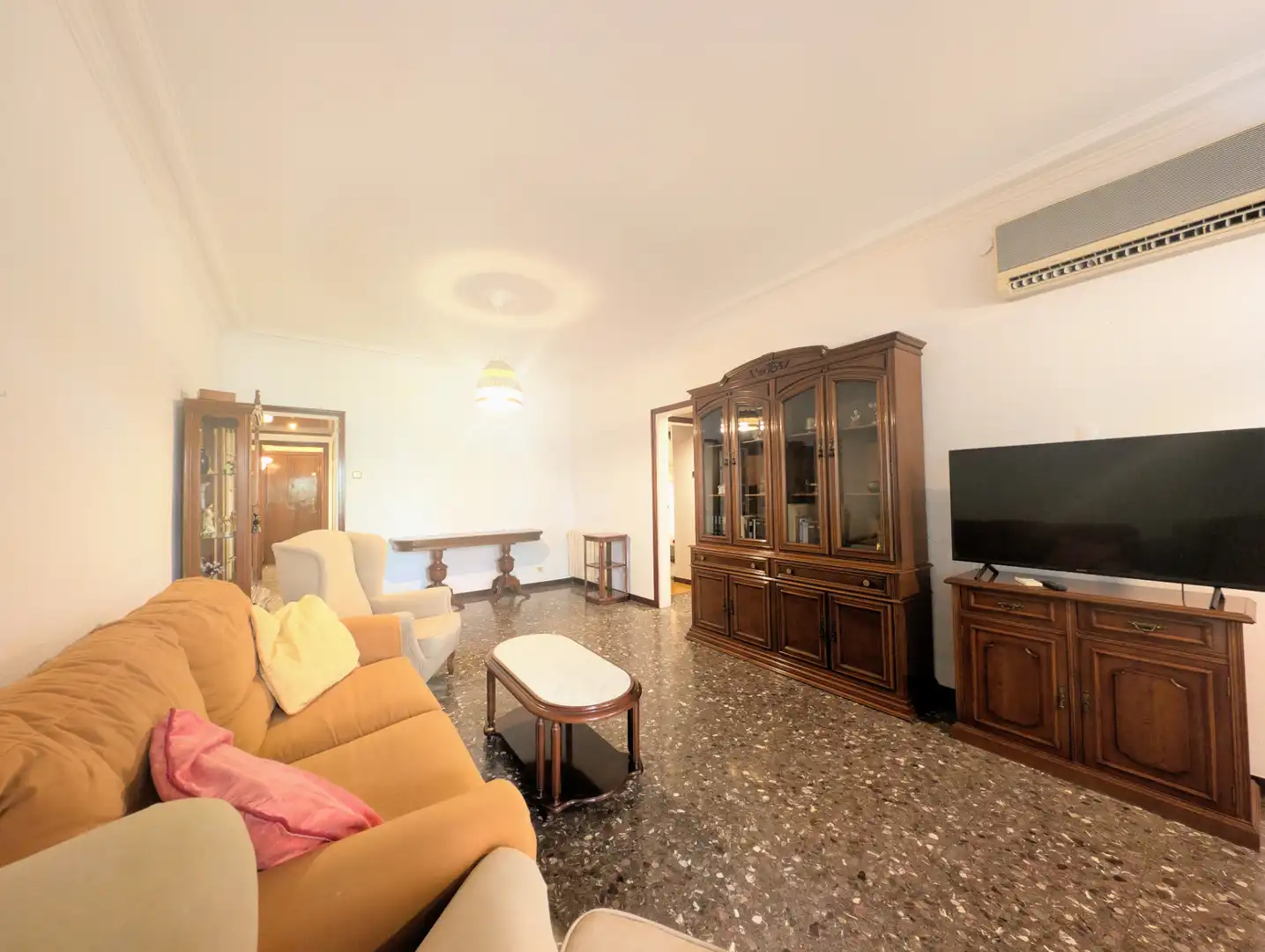 Living room of Flat for sale in Barcelona  with Air Conditioner, Heating and Oven