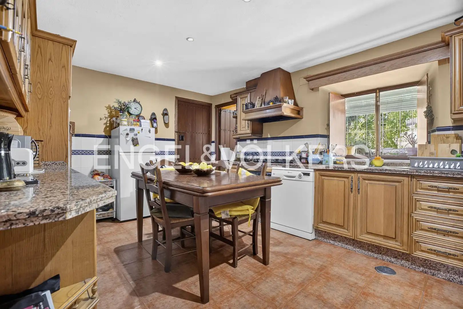 Kitchen of Houses for sale in Aracena, Huelva