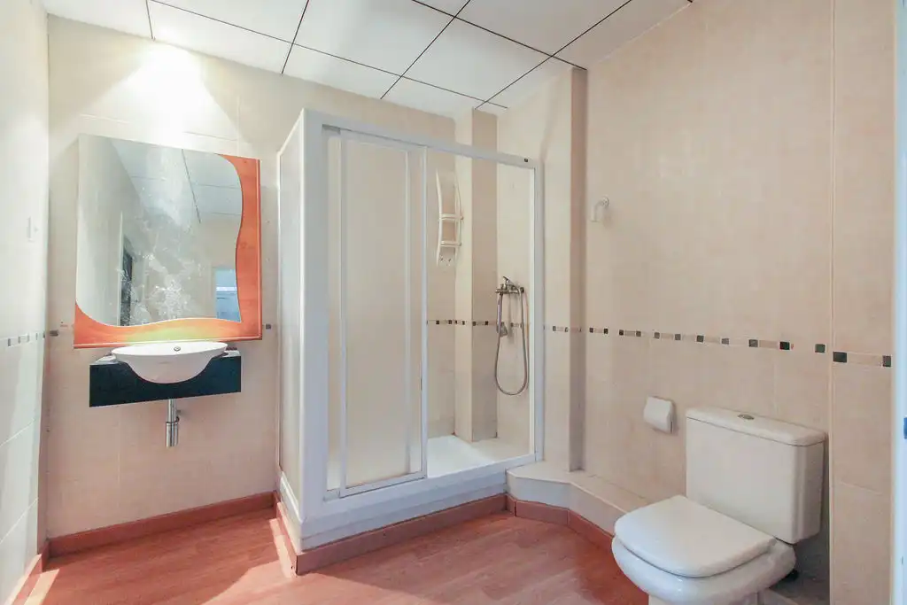 Business premises for sale in C/ Joan Llaverias, imagen 20