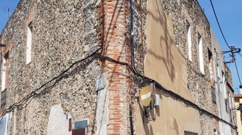 CASA DE PUEBLO DEL 1910 ESQUINERA MUY BIEN SITUADA
