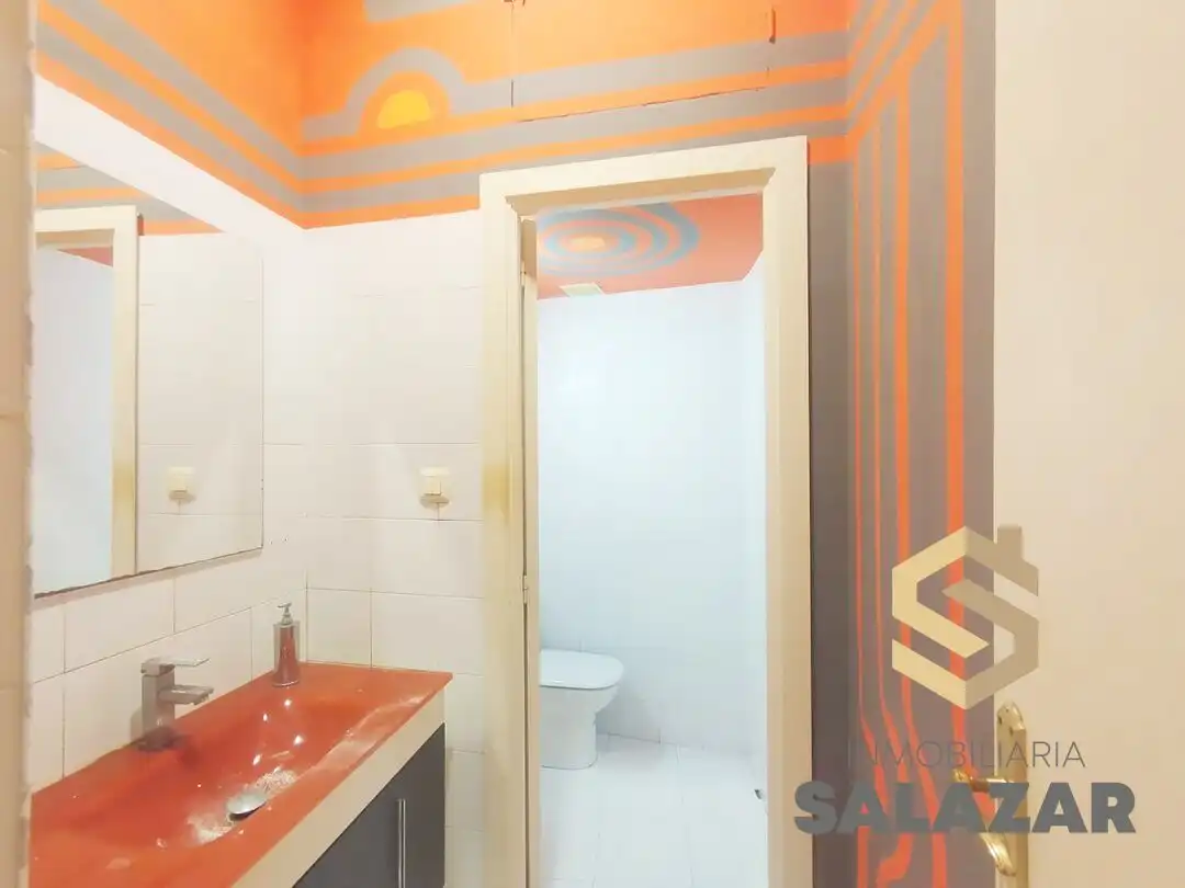 Bathroom of Commercial properties for rent in Bilbao 