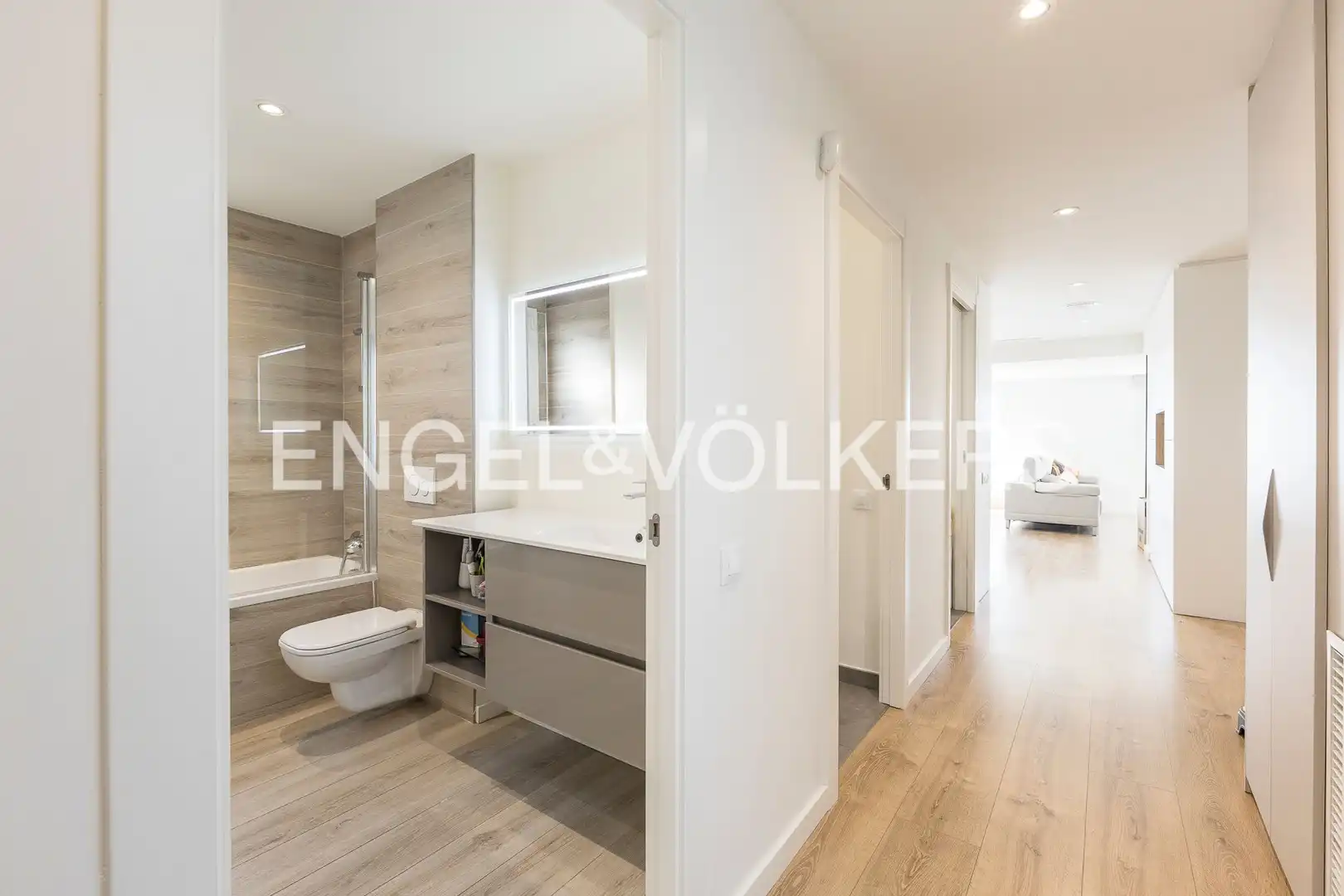 Bathroom of Attic for sale in Barcelona  with Heating