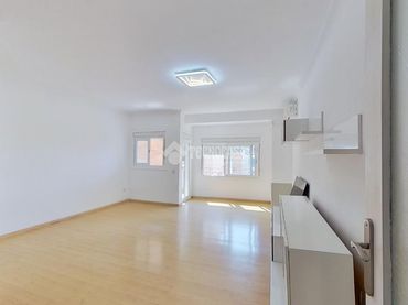 Pis amb balcó en venda a Centre - Eixample – Can Llobet