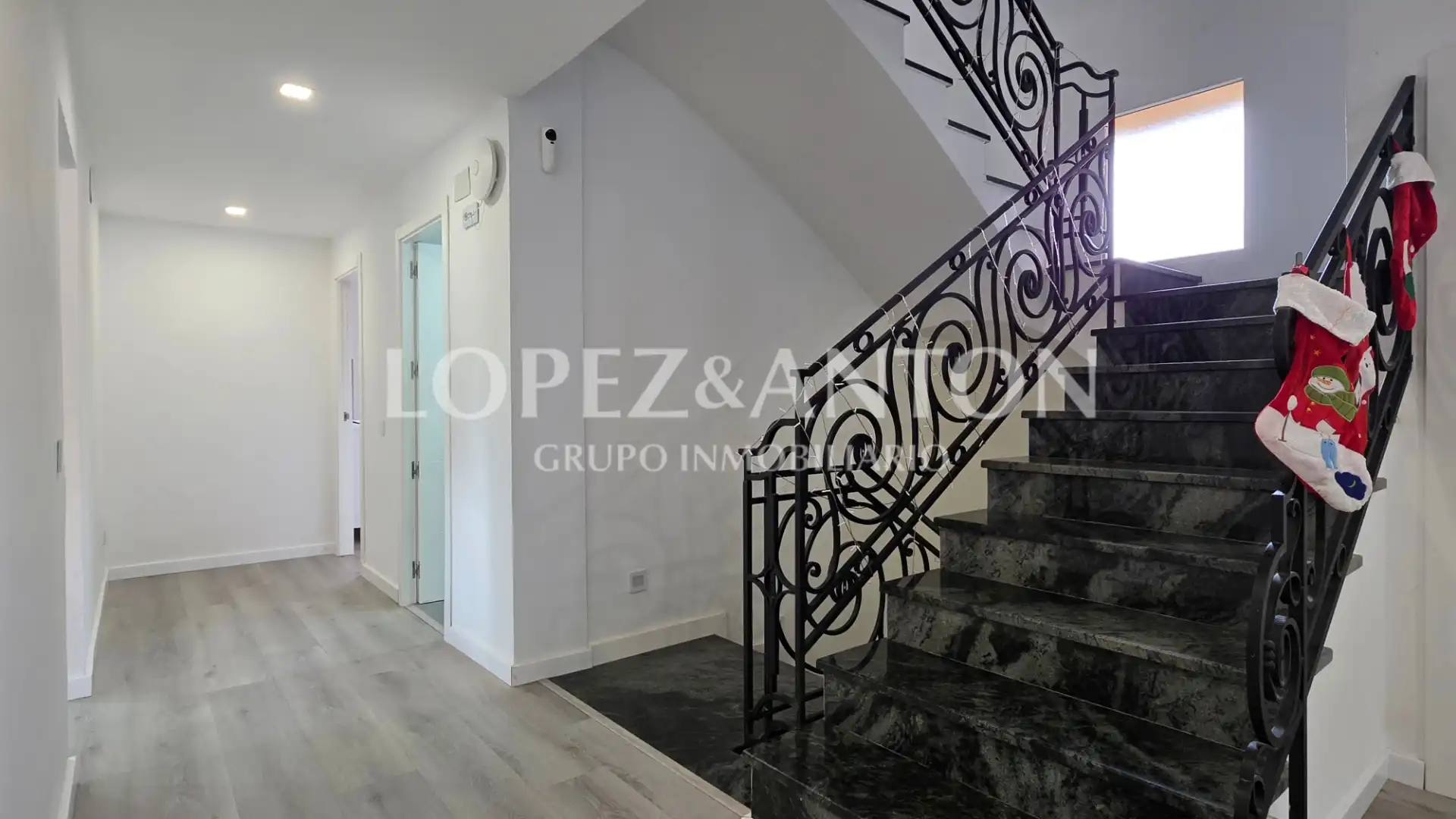 Haus oder Chalet zum Verkauf in L'Eliana mit Klimaanlage, Heizung und Privatgarten