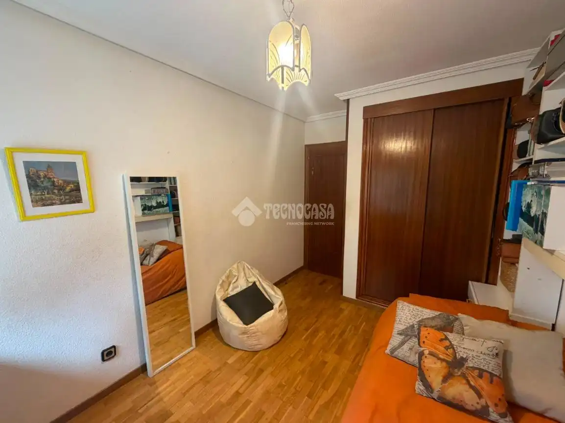 Dormitori de Pis en venda en Valladolid amb Calefacció, Parquet i Terrassa