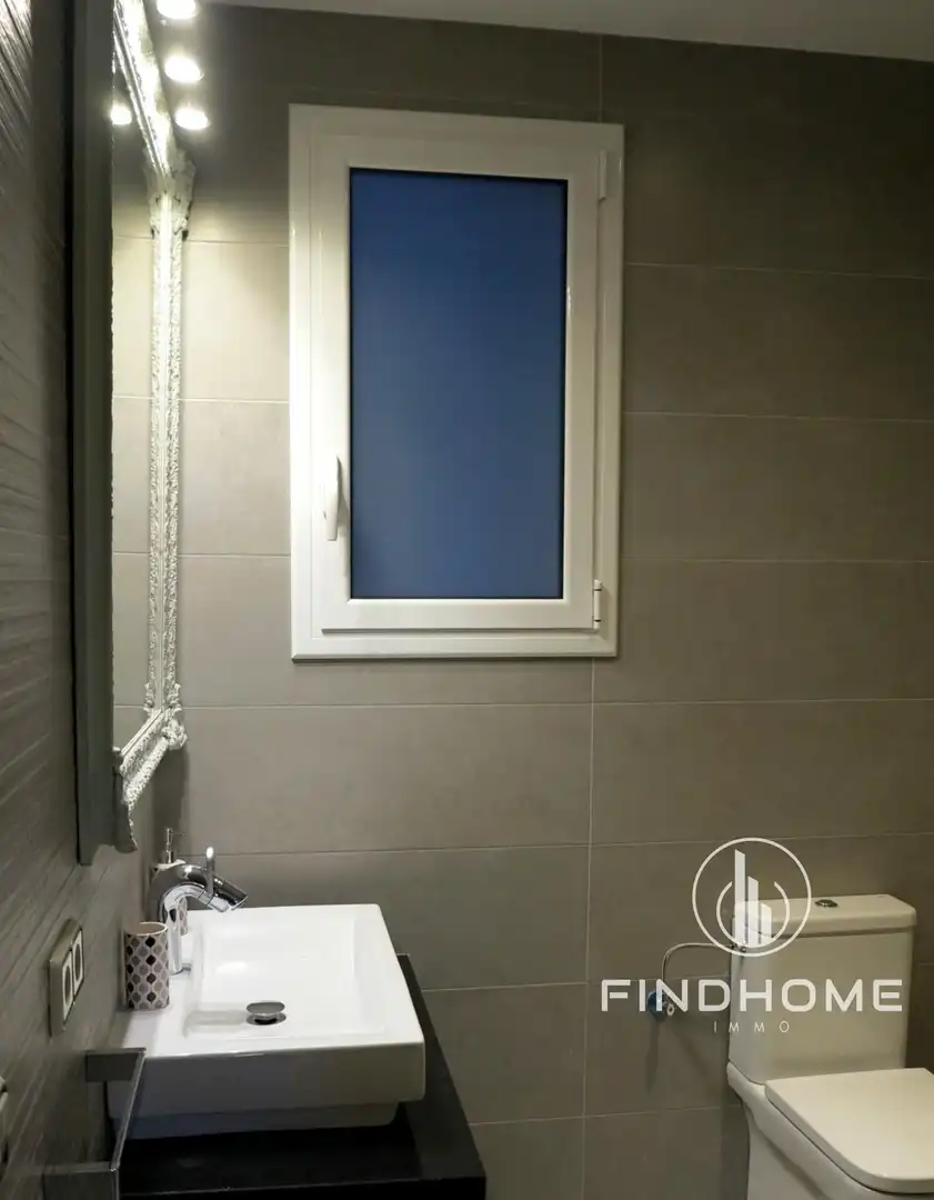 Bathroom of Flat for sale in Olot  with Air Conditioner, Heating and Terrace