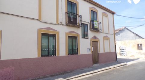 QUERCUS INMOBILIARIA VENDE Esta amplia casa de 335 metros cuadrados en Pinarnegrillo Segovia se divide en dos plantas independient
