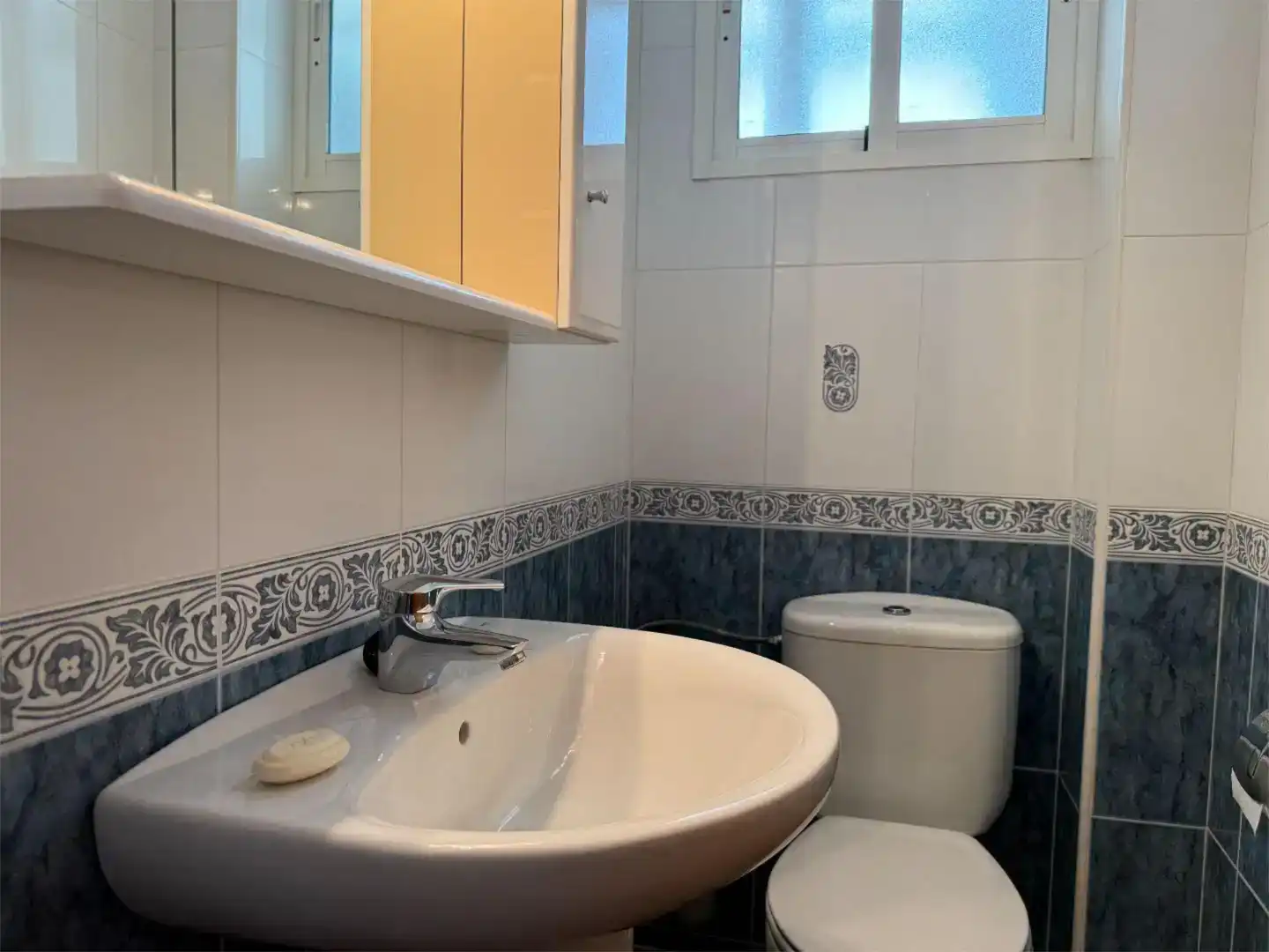 Badezimmer von Wohnung zum Verkauf in Redován mit Balkon