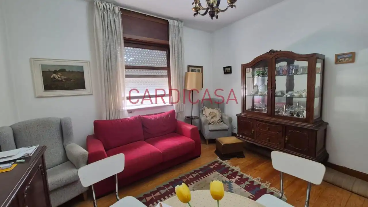 Sala d'estar de Pis en venda en Vigo  amb Calefacció i Moblat
