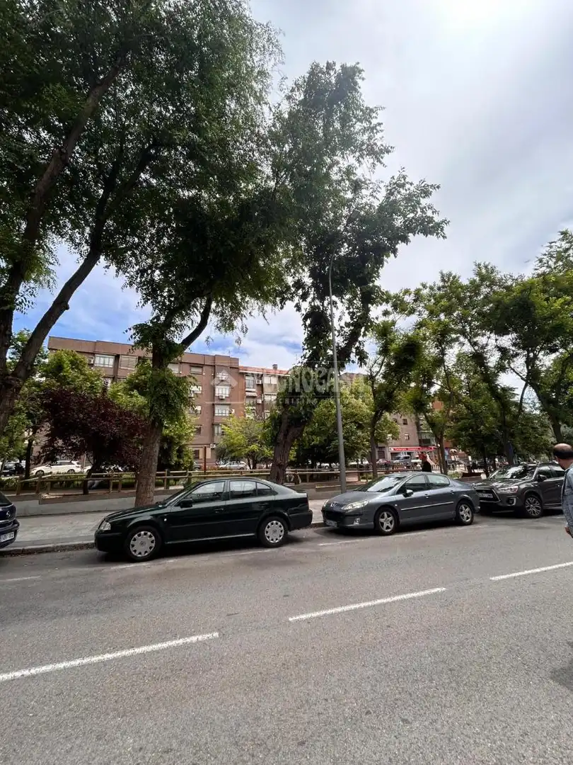 Vista exterior de Piso en venta en Madrid con Calefacción y Terraza