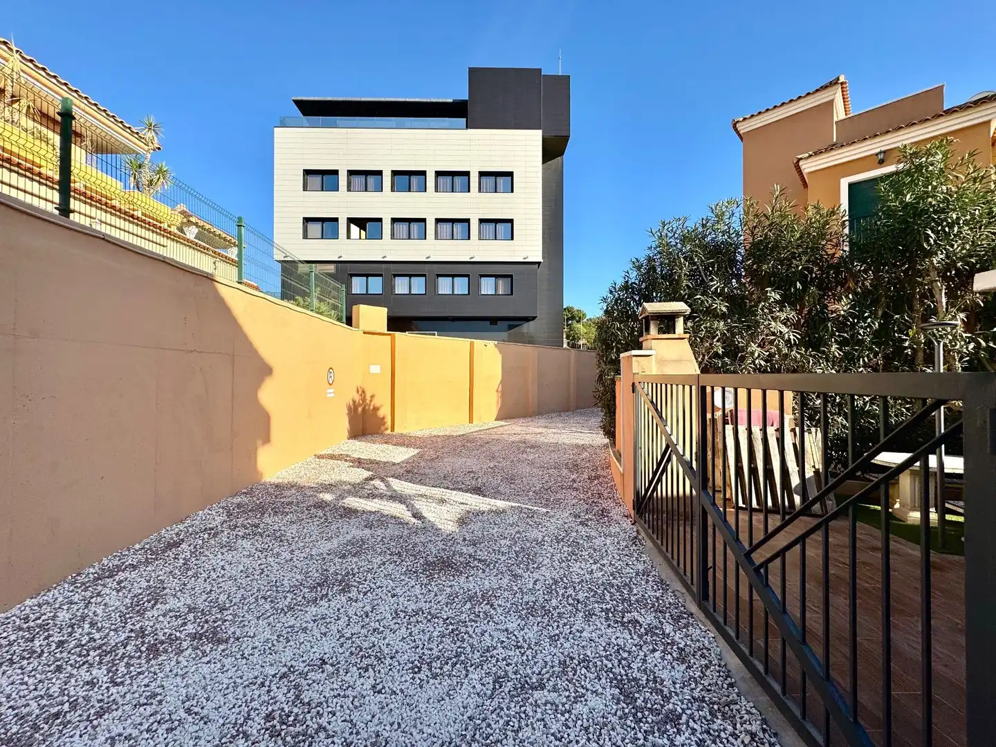 Vista exterior de Casa o xalet de lloguer en Torrevieja amb Aire condicionat, Terrassa i Moblat
