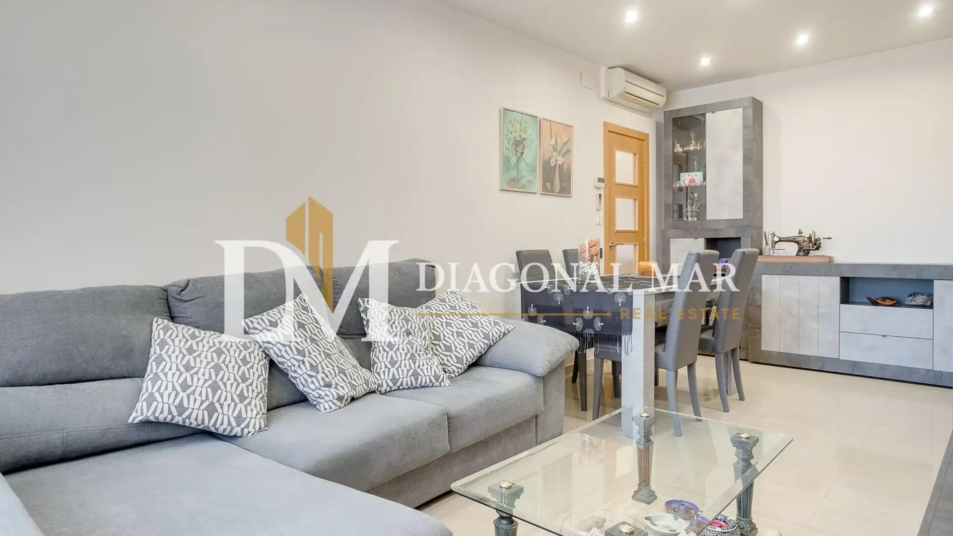 Living room of Flat for sale in  Barcelona Capital  with Air Conditioner, Furnished and Balcony