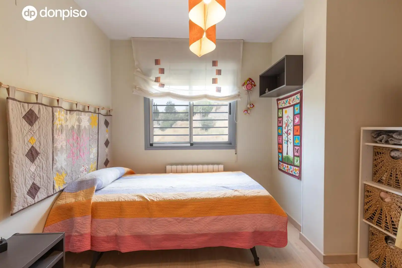Habitación de Casa adosada en venta en Granada con Aire acondicionado, Calefacción y Balcón