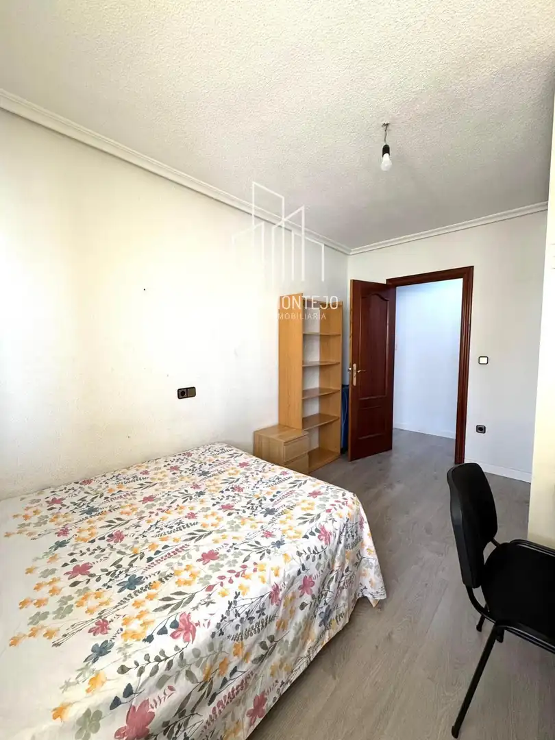 Schlafzimmer von Wohnung zur untervermieten in Salamanca mit Heizung, Terrasse und Möbliert
