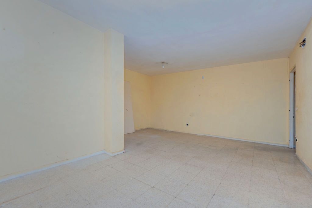 Flat for sale in C/ Manuel Fal Conde, La Oliva