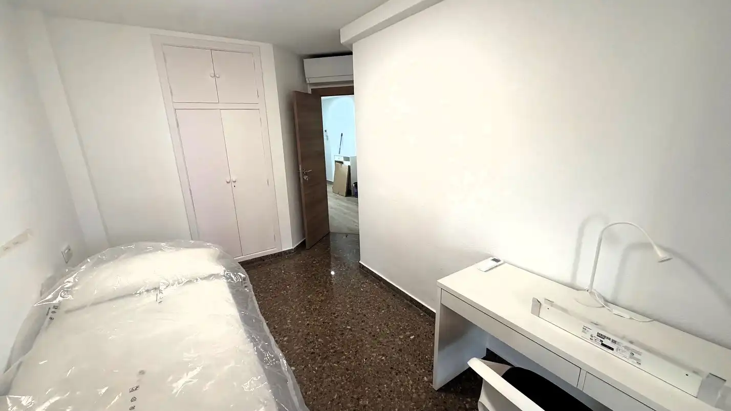 Bedroom of Flat for rent in Valencia  with Air Conditioner, Terrace and Furnished