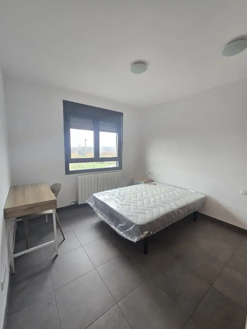Habitación de Casa adosada para compartir en Lleida con Aire acondicionado, Calefacción y Jardín privado