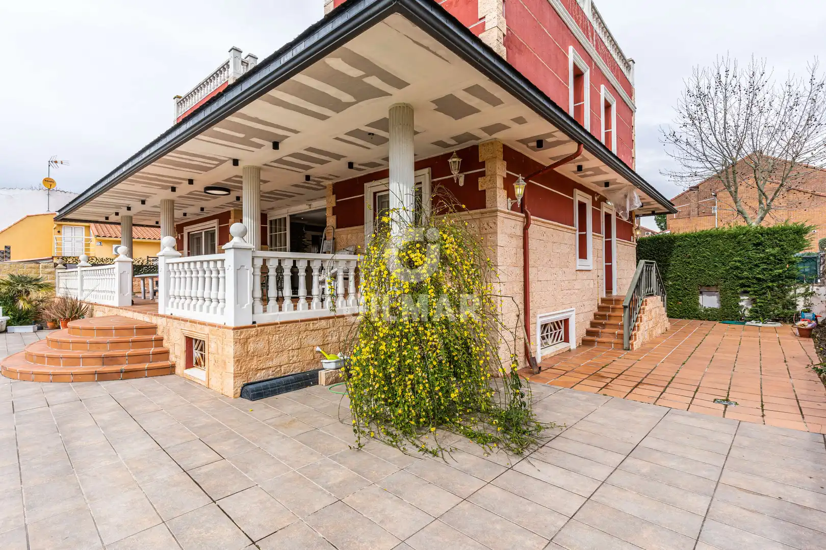 Vista exterior de Casa o xalet en venda en Arroyomolinos (Madrid) amb Calefacció, Jardí privat i Piscina